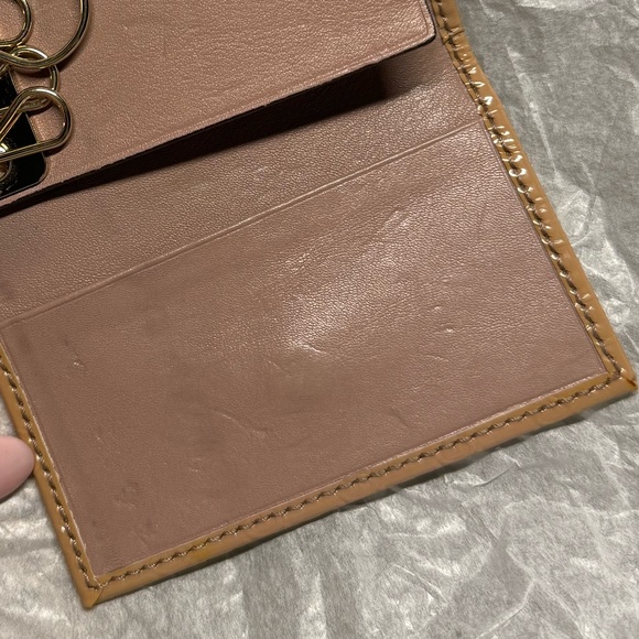 GUCCI Beige Patent Leather Key Case - Picture 8 of 8